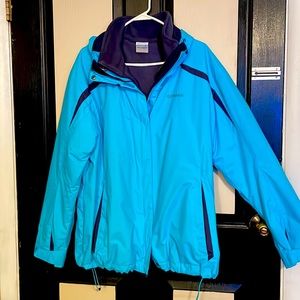 Columbia Interchange women’s winter coat 3X turquoise and inner shell is gray.